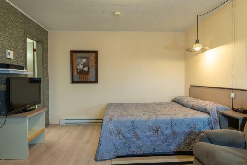 Motel Claude Degelis Dış mekan fotoğraf