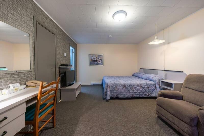Motel Claude Degelis Dış mekan fotoğraf